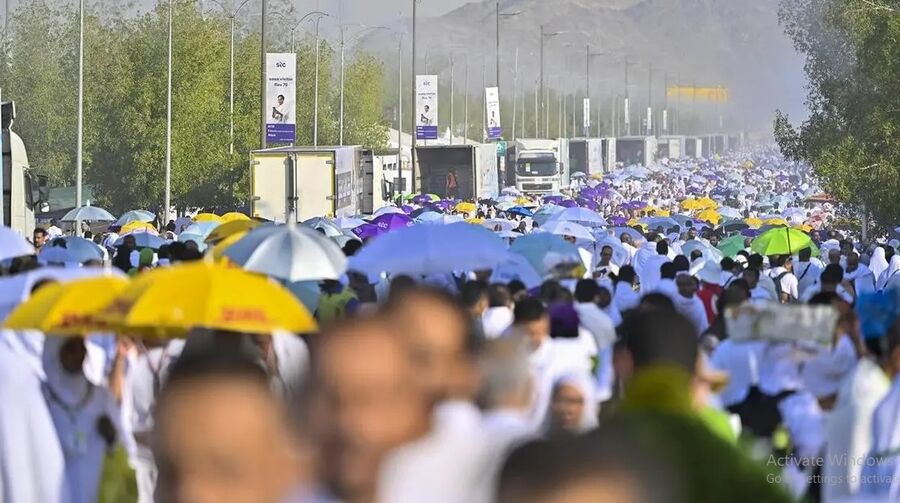 الصحة السعودية للحجاج: التزموا باستخدام المظلات