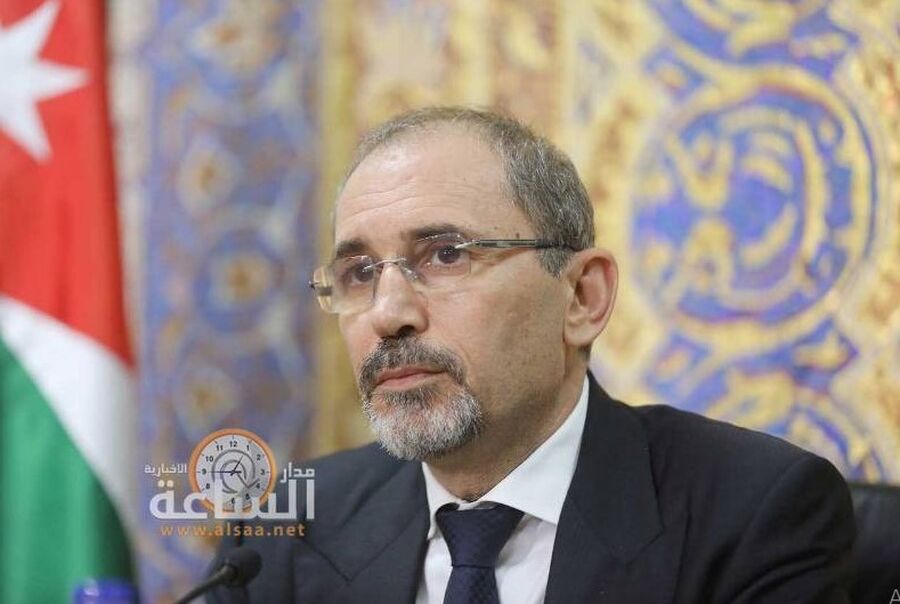 الصفدي يجري اتصالا هاتفيا مع نظيرته