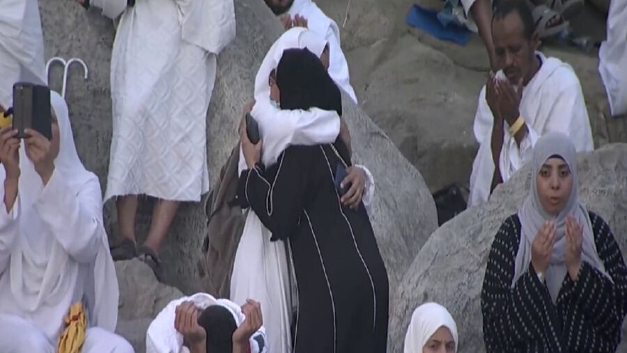 مشاعر الفرح تطغى على حاجتين في