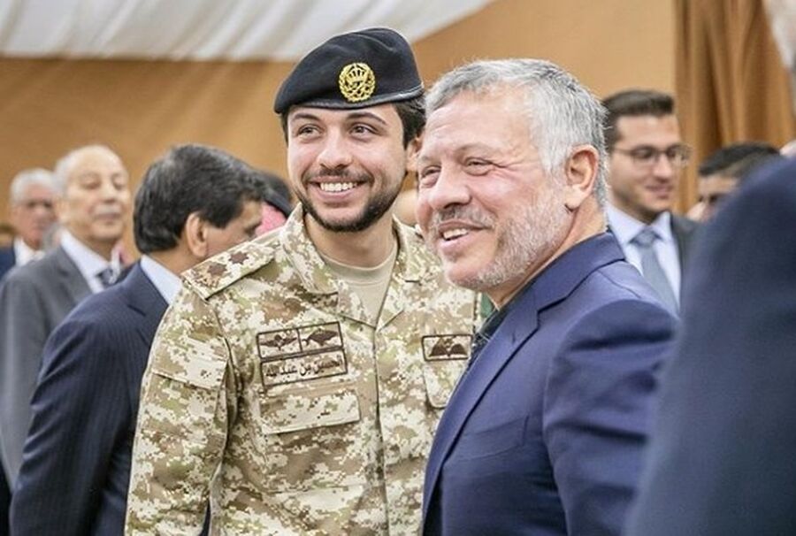 حمزه ابو نوار يهنئ الملك وولي