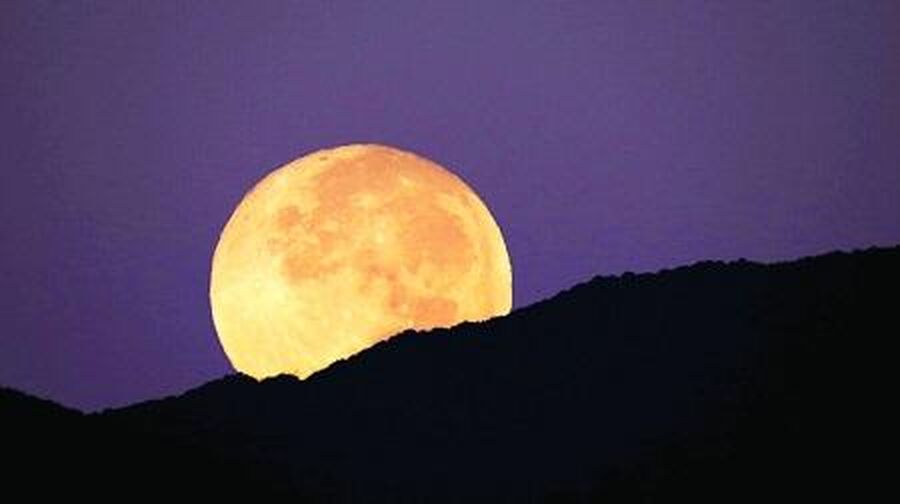 قمر الغزال يظهر اليوم