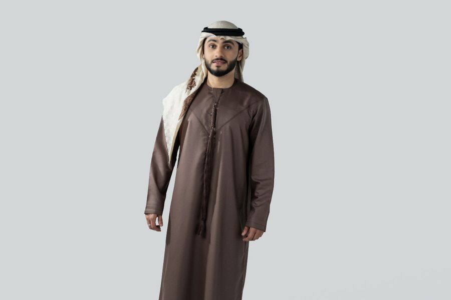 الفنان الاماراتي غيث الهايم يغني للحب