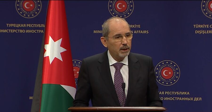 الصفدي يبحث تطوير التعاون في المجالات