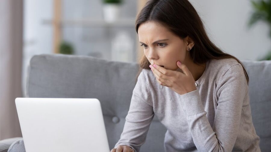 الجرائم الالكترونية.. شخص يصور فتاة ويبتزها