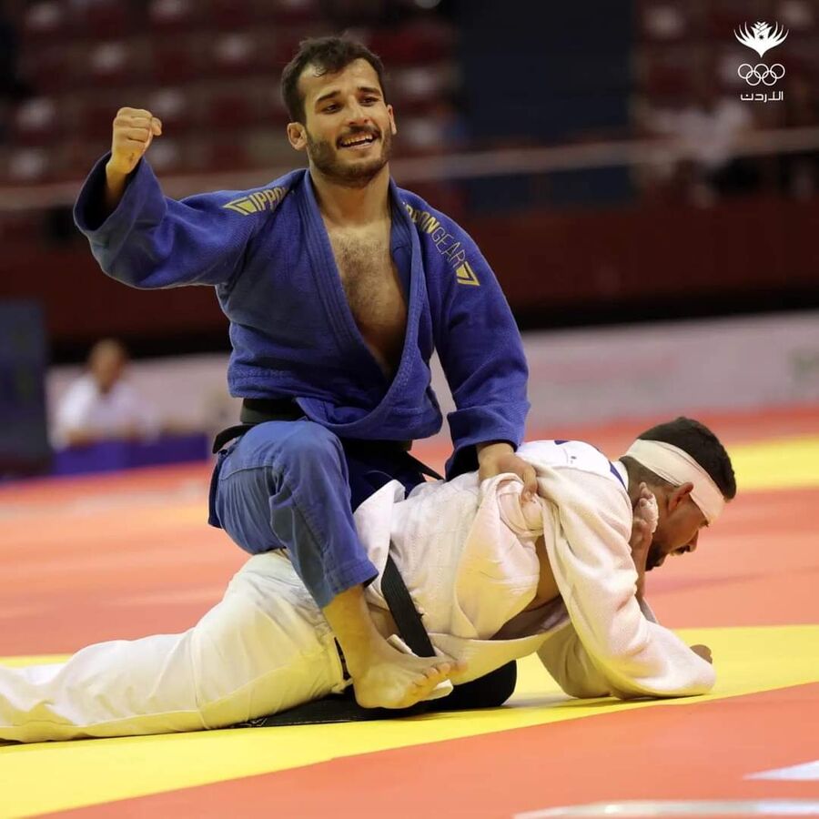 الطيب يهنئ لاعب المنتخب الوطني المشاقبة