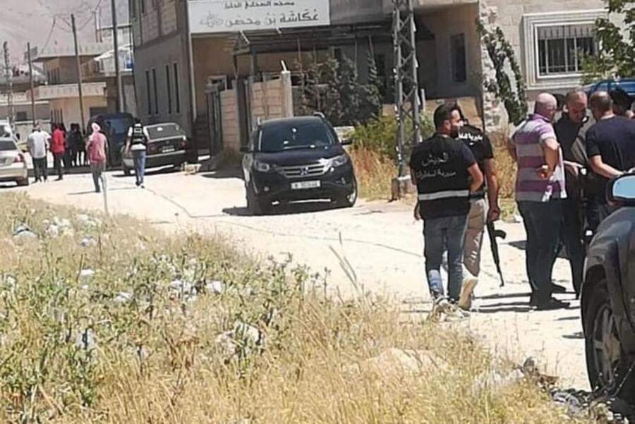 مسلح يفتح النار على المصلين عقب