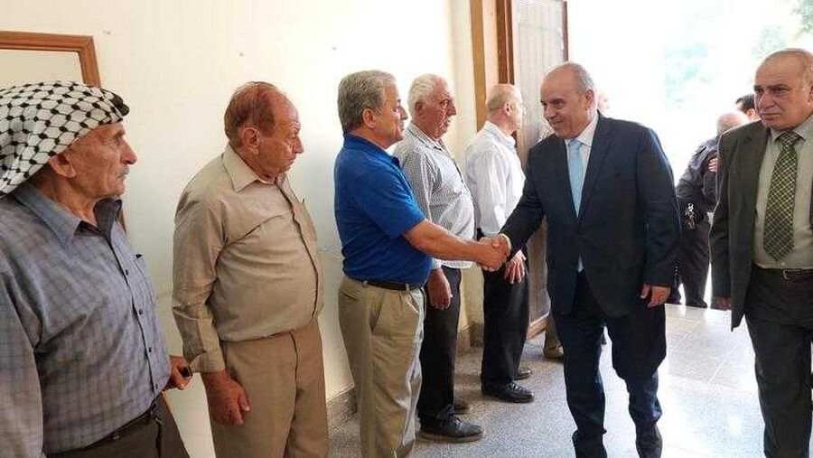 وزير التربية يقدم واجب العزاء بالمعلم