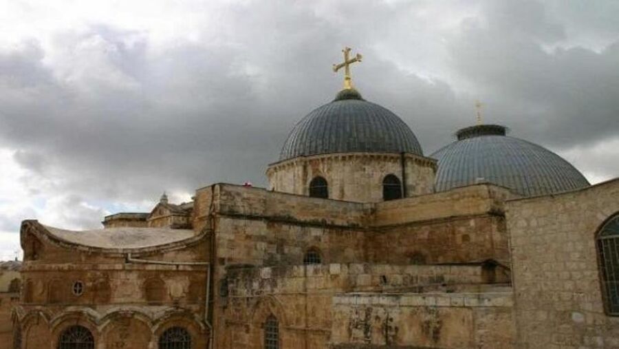 تشمل الاردن وفلسطين.. المطران عطاالله إلى