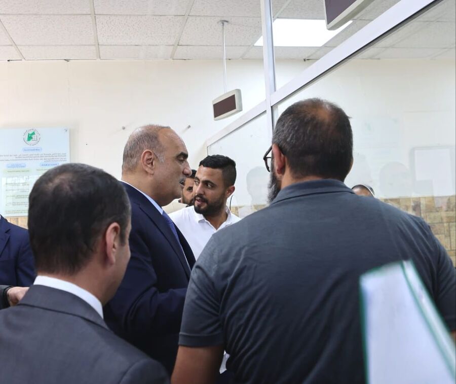 الخصاونة يزور دائرتي دائرة الأراضي والمساحة