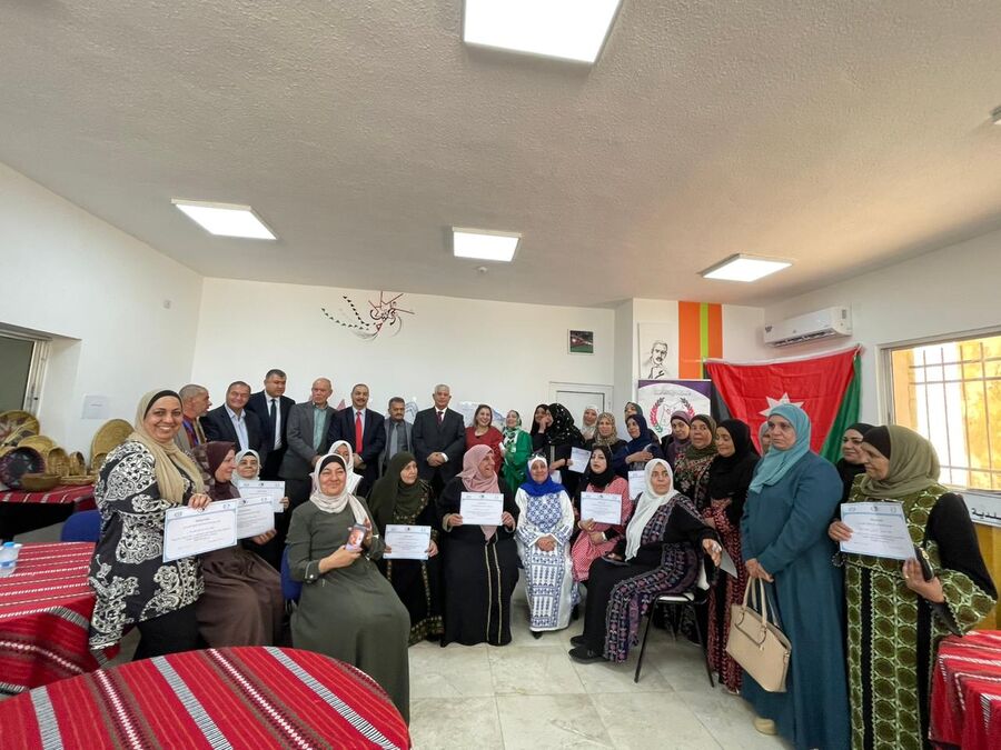 جرش: عضيبات يرعى تخريج المشاركات بمشروع