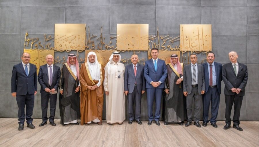 الصفدي يلتقي الأمير عبد العزيز بن