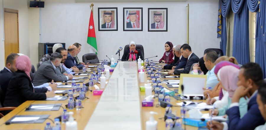 الأسرة النيابية توصي بضرورة اعتماد العقد