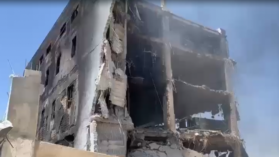 قرار بإزالة مبنى مصنع الإسفنج المحترق