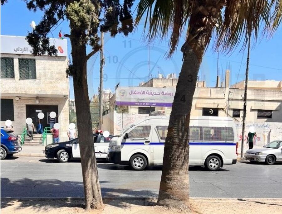 مواطن يهجم بـ الشاكوش على صرافين