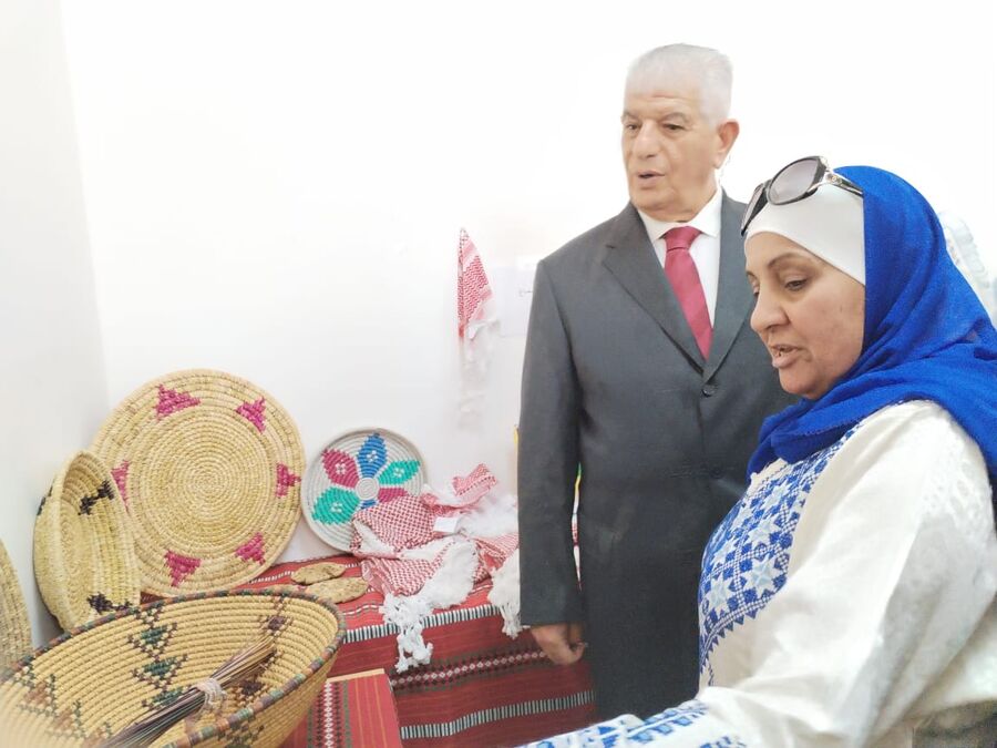 عضيبات يفتتح معرض المنتوجات والحرف اليدوية