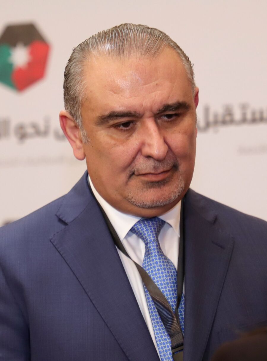 الحكومة: نسعى لمعالجة البطالة ولكن ليس