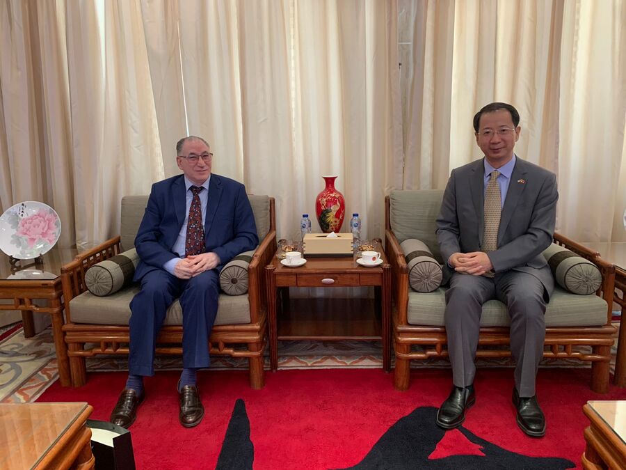 البروفيسور الدعجة يلتقي السفير الصيني في