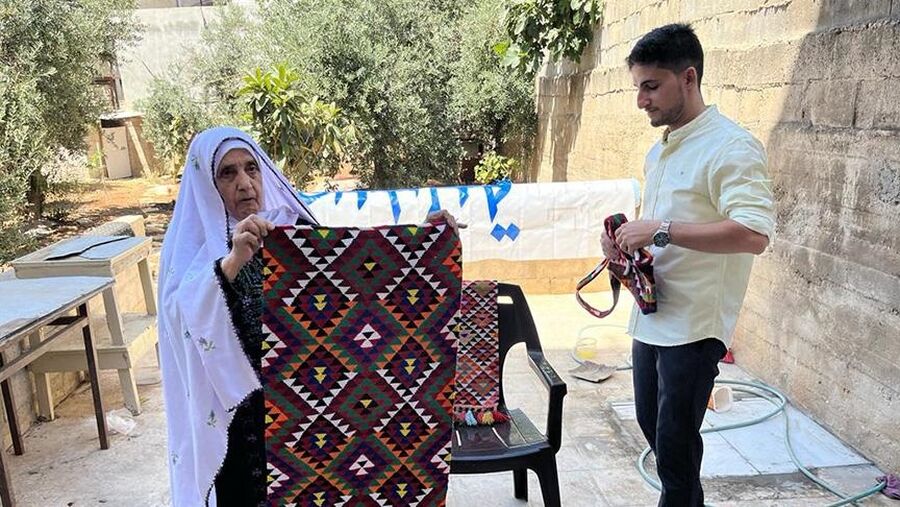 بخبرة جدته التسعينية.. شاب أردني يعيد