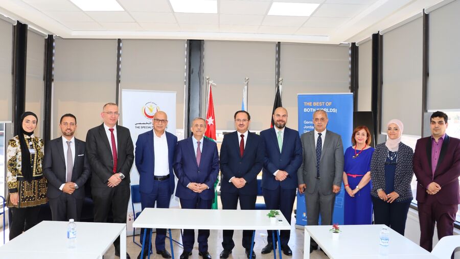 الألمانية الأردنية والمستشفى التخصصي يوقعان اتفاقية