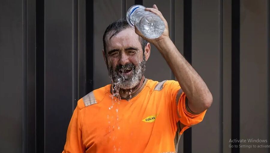 اليونان تستعد لأشد الأيام حرا منذ