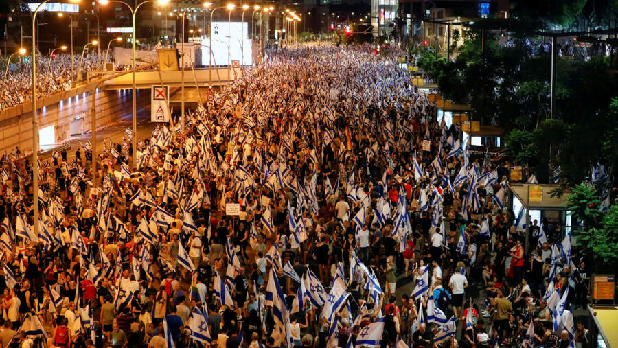 آلاف‭ ‬يتظاهرون في إسرائيل قبل التصويت