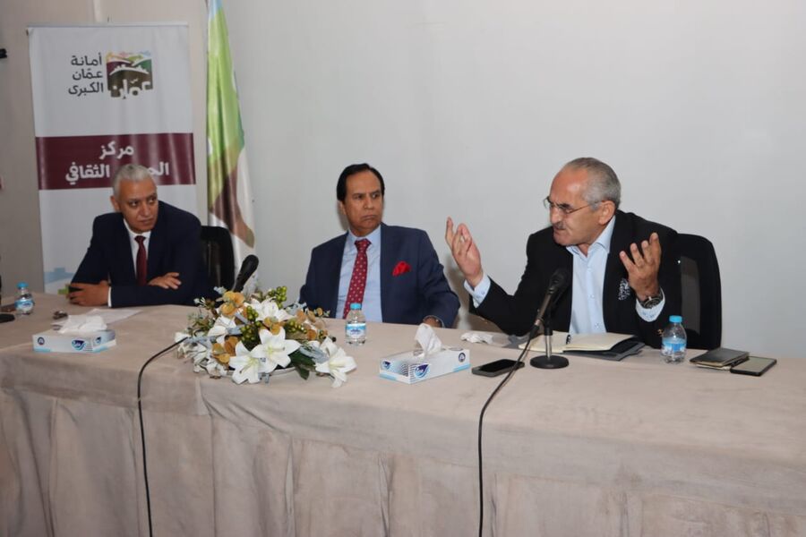 منتدون بصالون عمان يرسمون صورة قاتمة