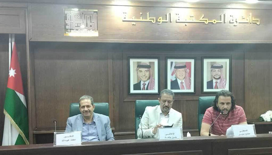 حسين جلعاد يشهر مجموعته القصصية عيون