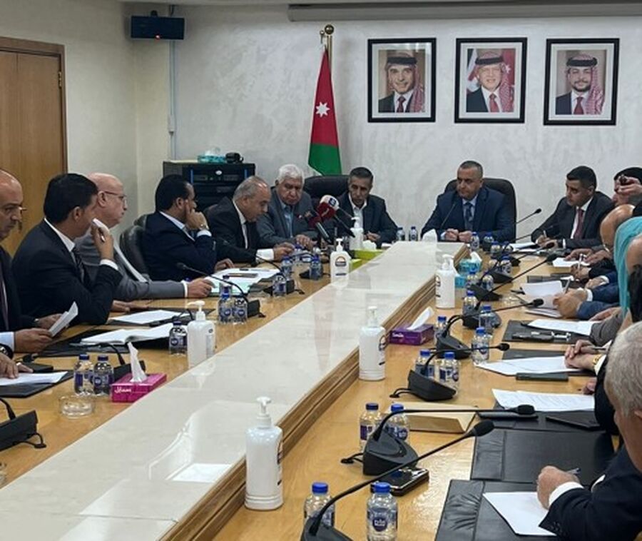 عزمي محافظة: خطأ مطبعي في ورقة