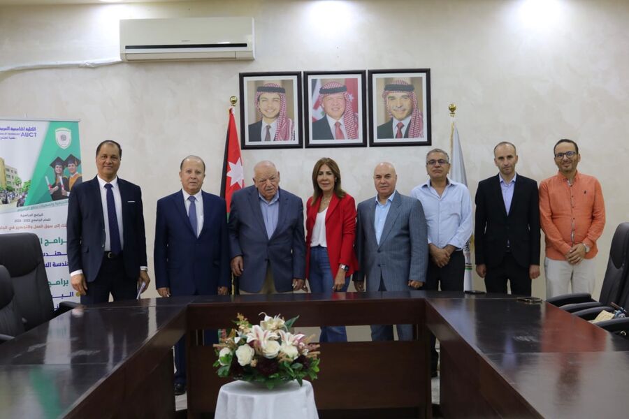 زيارة لقدامى خريجين الكلية الجامعية العربية