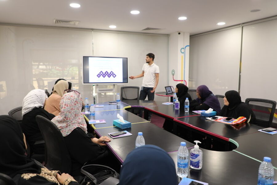 زين تعقد ورشة (Me My Mobile)