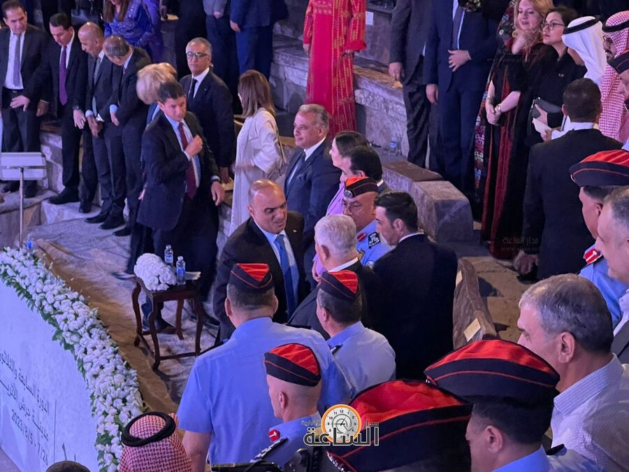 مندوبا عن الملك.. رئيس الوزراء يوقد