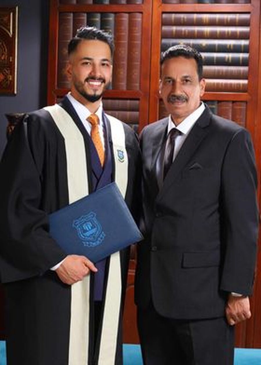 كمال الحراسيس يهنئ نجله.. فرحة التخرج