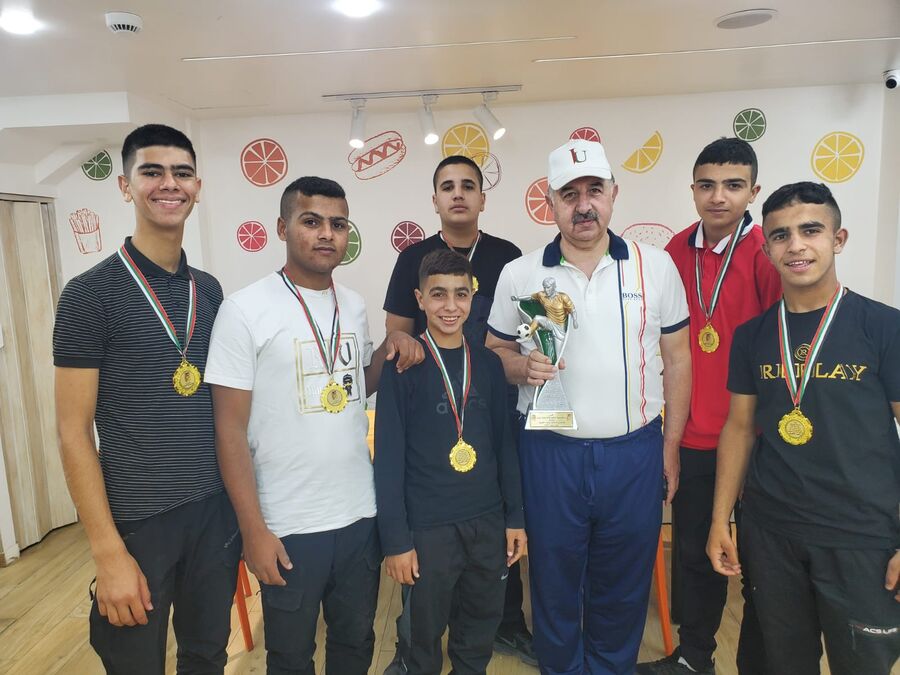 الطويل يتوج أبناء شهداء جنين