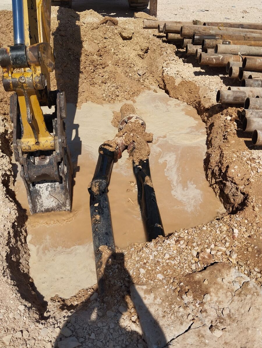 المياه تضبط توصيل خطوط مخالفة في