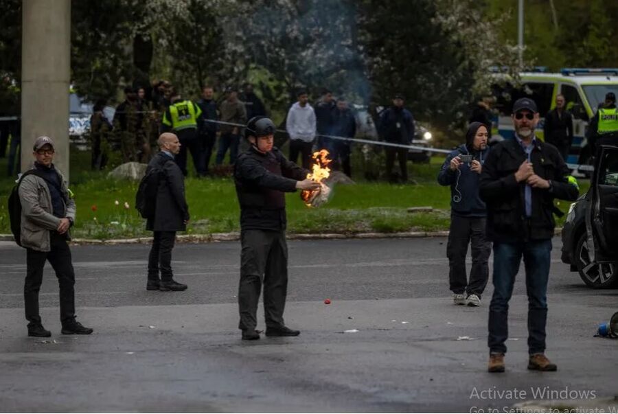 استفزاز جديد.. الشرطة السويدية تسمح بمظاهرة