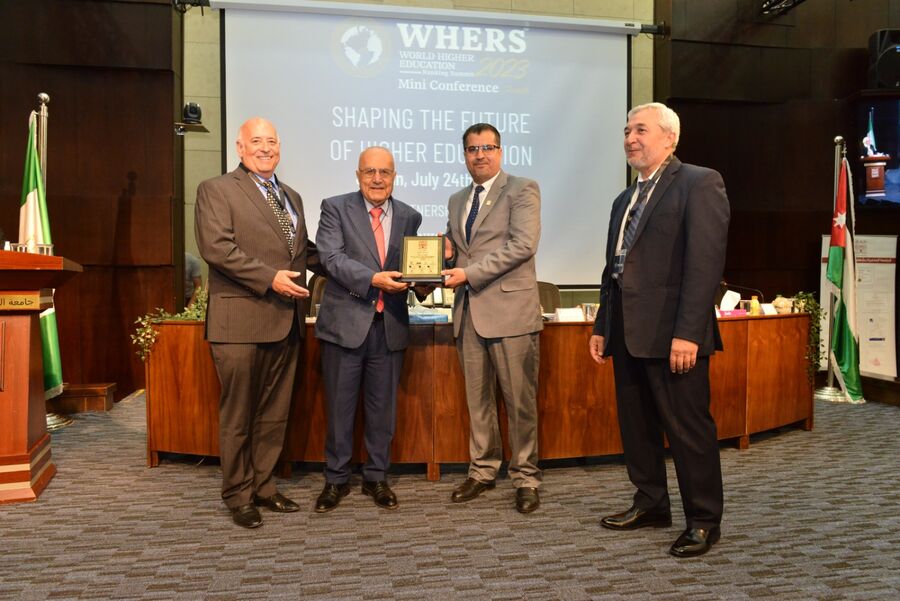 عدنان بدران خلال مؤتمر دولي: الثورة