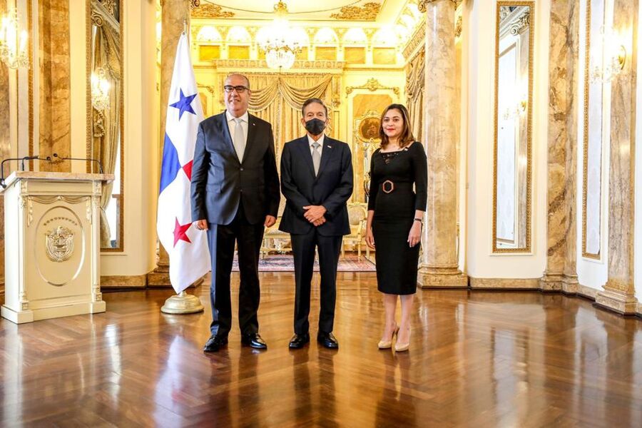 السفير الخالدي يقدم اوراق اعتماده للرئيس