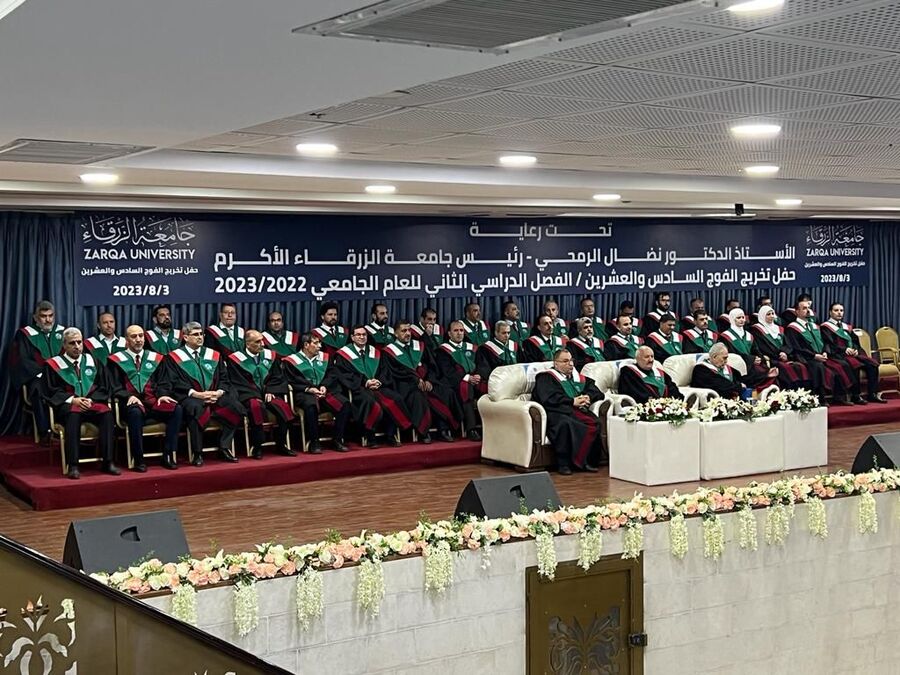 جامعة الزرقاء تحتفل بتخريج الفوج السادس