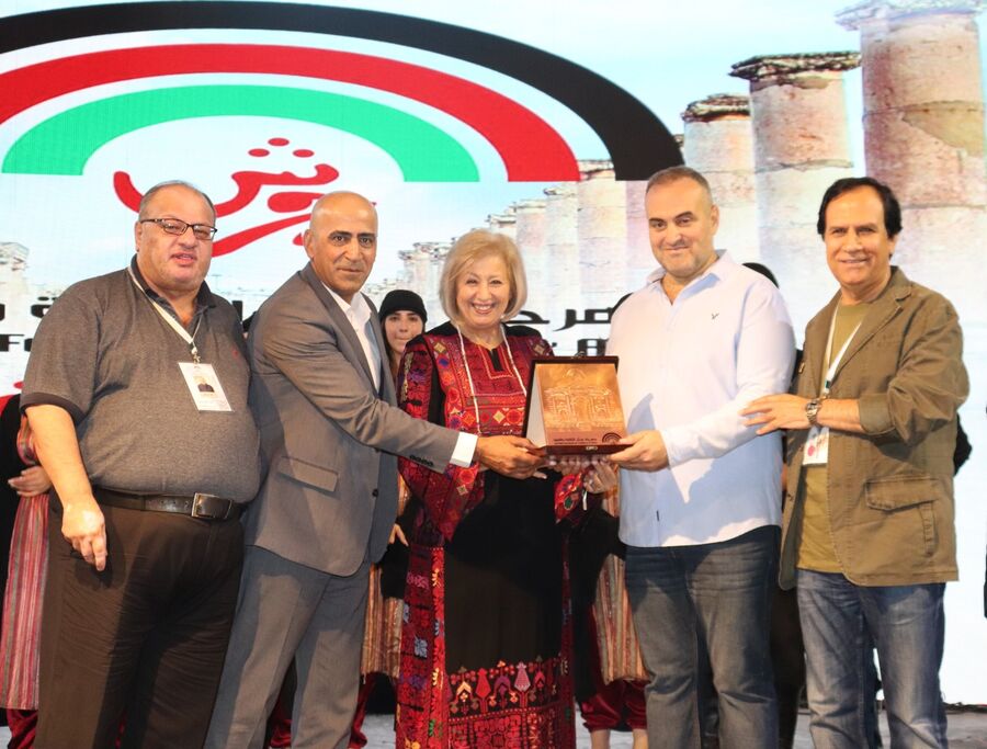 وزيرة الثقافة تكرم الدكتور محمد واصف