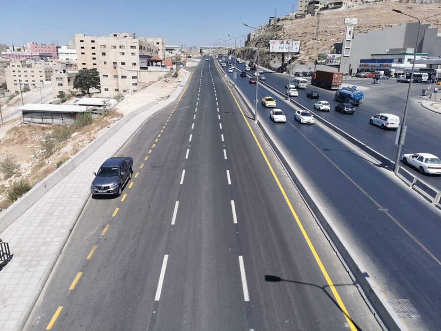 انهاء العمل بتحويلات مرورية على طريق