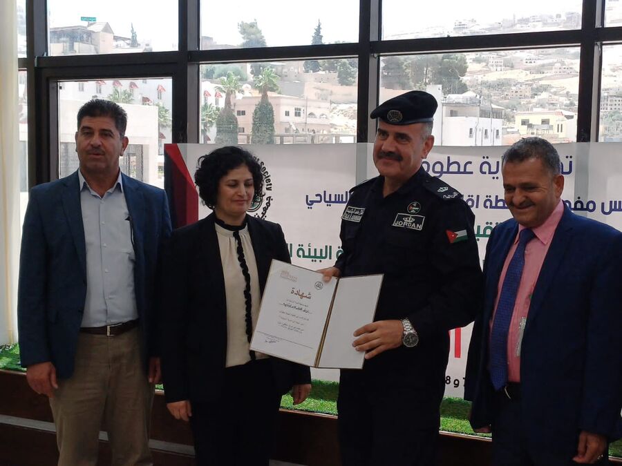 ندوة حوارية بيئية سياحية متخصصة في