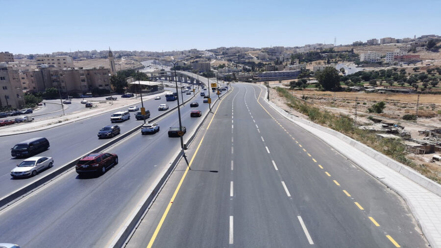 إعادة حركة السير القادم من الزرقاء