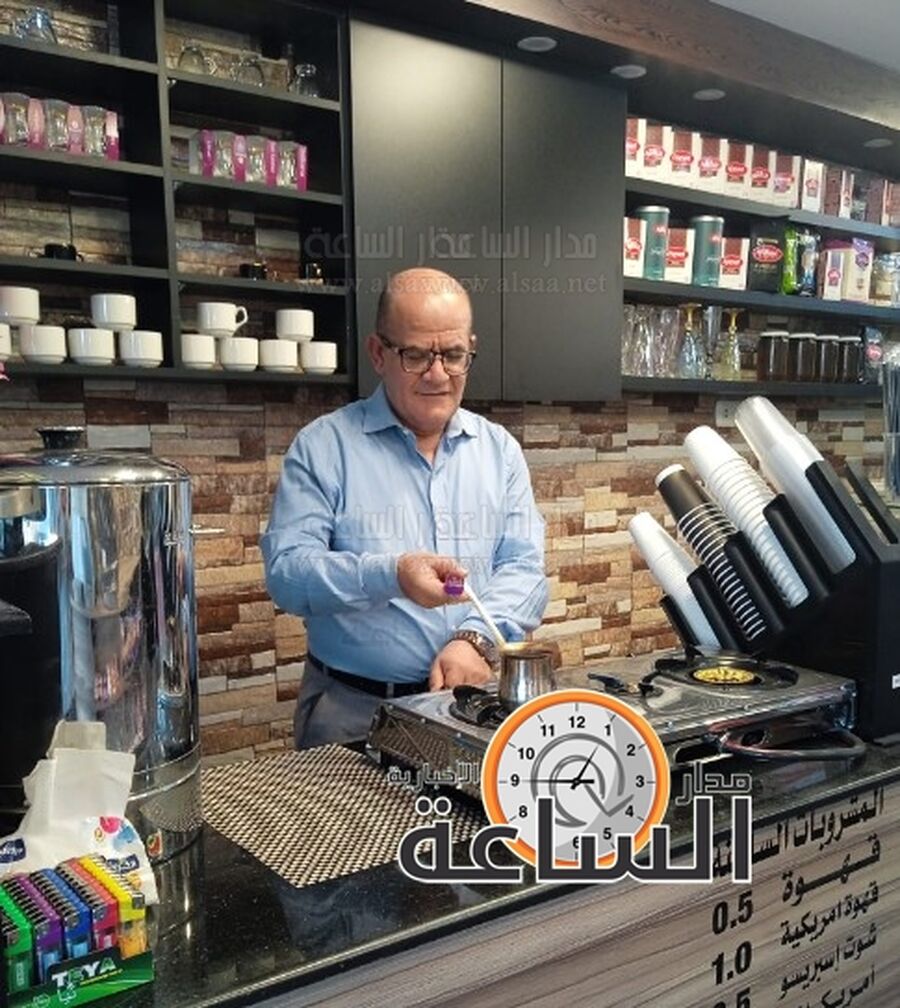 خبير مالي أردني ومحاضر جامعي يبيع