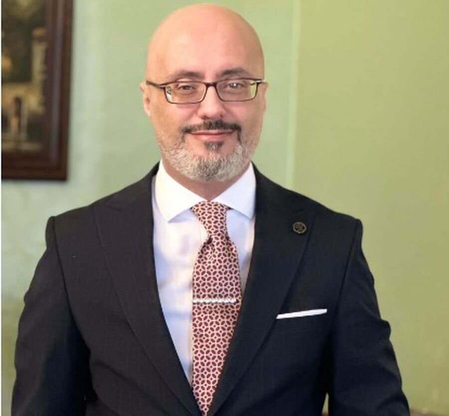 عشيرة القيسي تهنئ نضال العساف