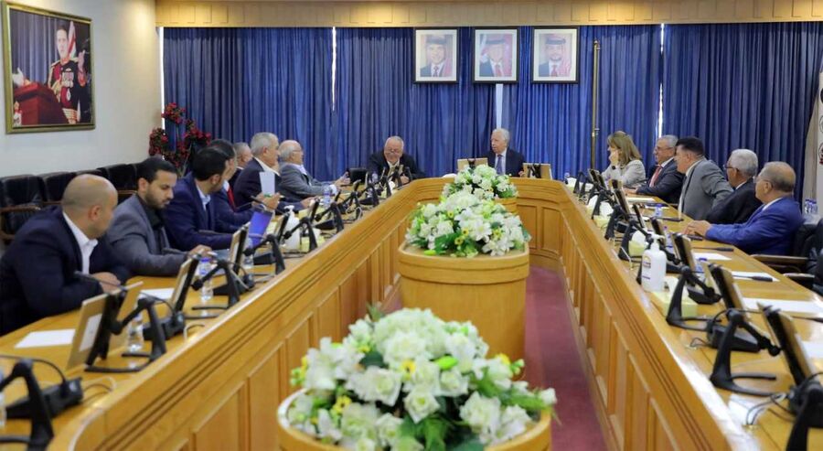 الأعيان.. لجنة فلسطين تؤكد أهمية التنسيق