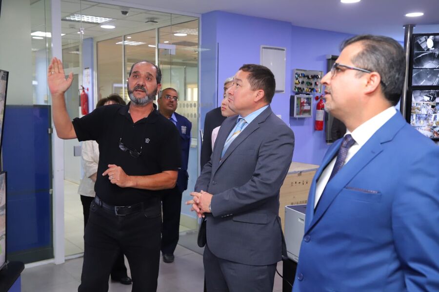 رئيس جامعة البترا يبحث سبل التعاون