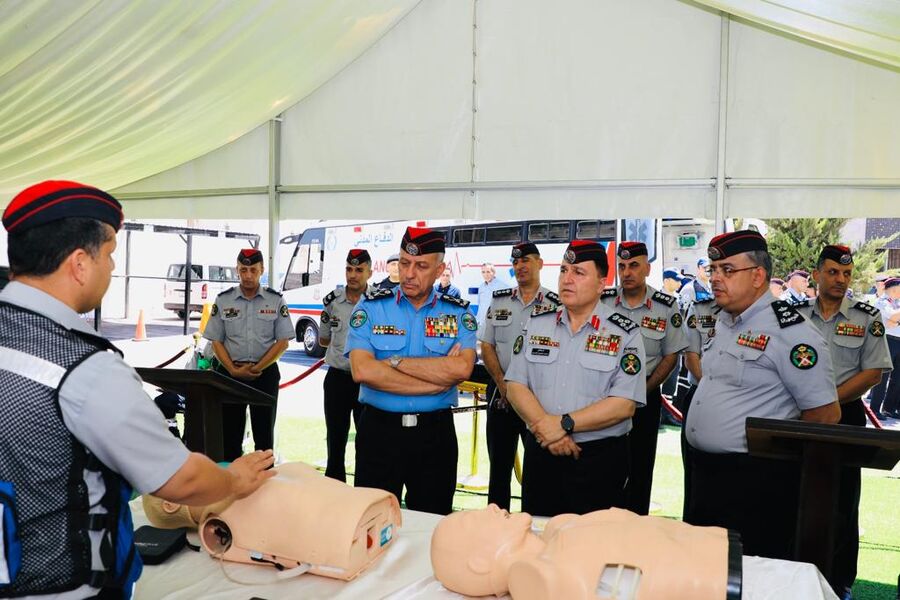 مدير الامن العام يزور مديرية الدفاع