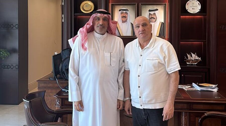 الدكتور مبارك الهاجري القائم بأعمال سفارة