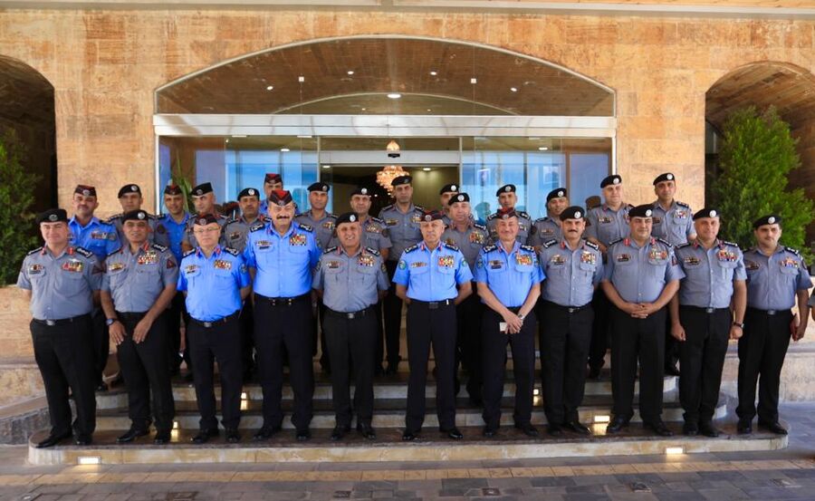 نقل تحيات الملك.. مدير الأمن العام