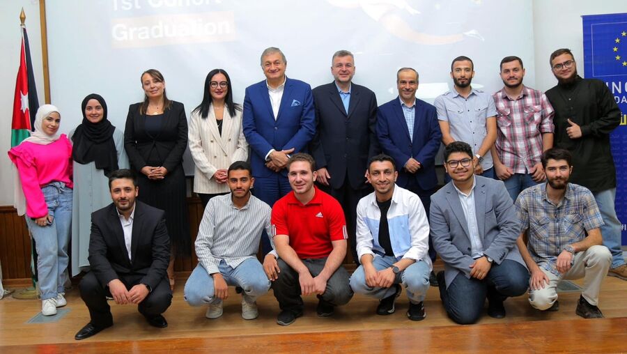 أورنج تحتفل بتخريج أول فوج من